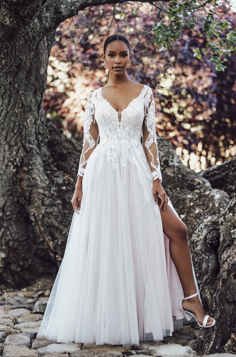 Bridal Dresses with Slits: You&#39;ll Fall in Love! Image