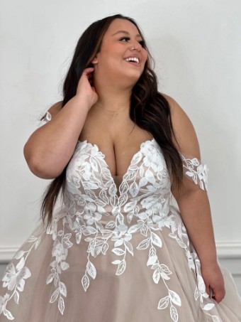 Allure Plus Size Style #Dorothy #0 default thumbnail